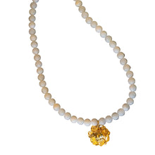 Load image into Gallery viewer, Calandiva Necklace with Onyx or Mother-of-Pearl