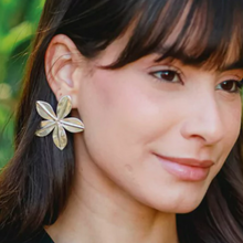Load image into Gallery viewer, Olive Blossom Earrings